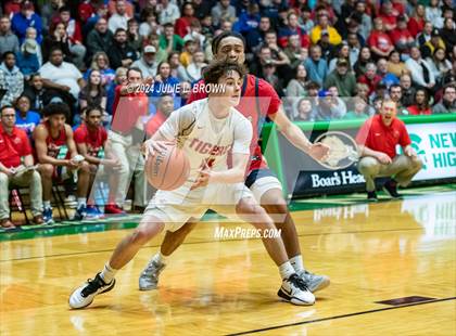 Thumbnail 1 in Kokomo vs. Fishers (IHSAA 4A Regional 3 Championship) photogallery.