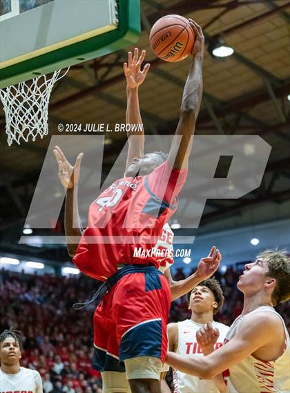 Thumbnail 1 in Kokomo vs. Fishers (IHSAA 4A Regional 3 Championship) photogallery.