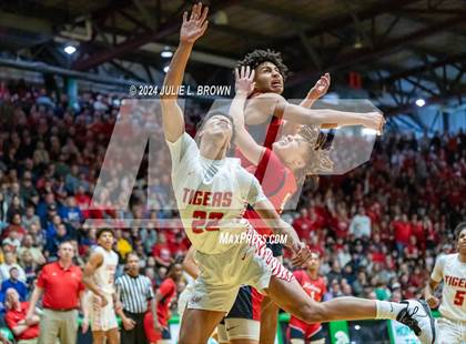 Thumbnail 2 in Kokomo vs. Fishers (IHSAA 4A Regional 3 Championship) photogallery.