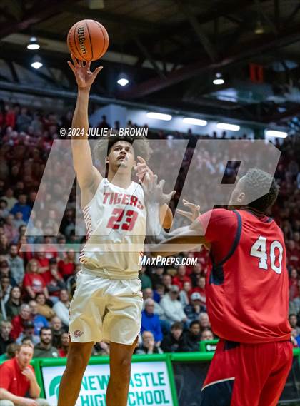 Thumbnail 2 in Kokomo vs. Fishers (IHSAA 4A Regional 3 Championship) photogallery.
