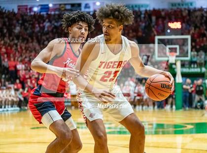 Thumbnail 1 in Kokomo vs. Fishers (IHSAA 4A Regional 3 Championship) photogallery.