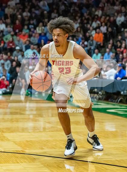 Thumbnail 1 in Kokomo vs. Fishers (IHSAA 4A Regional 3 Championship) photogallery.