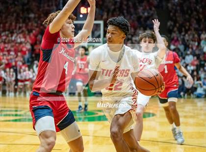 Thumbnail 3 in Kokomo vs. Fishers (IHSAA 4A Regional 3 Championship) photogallery.
