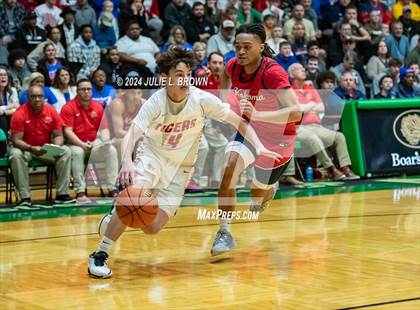 Thumbnail 3 in Kokomo vs. Fishers (IHSAA 4A Regional 3 Championship) photogallery.