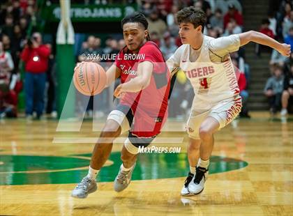 Thumbnail 1 in Kokomo vs. Fishers (IHSAA 4A Regional 3 Championship) photogallery.