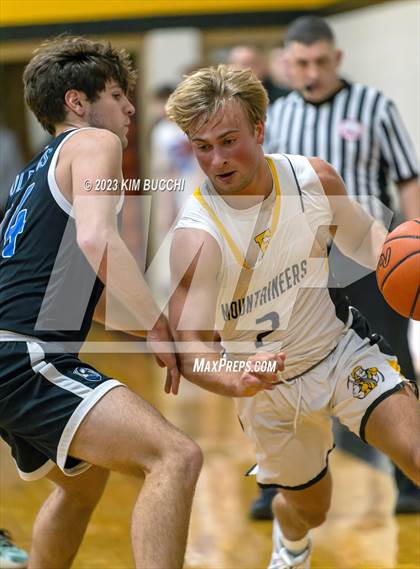 Thumbnail 2 in Genesee Christian @ Everest Collegiate photogallery.