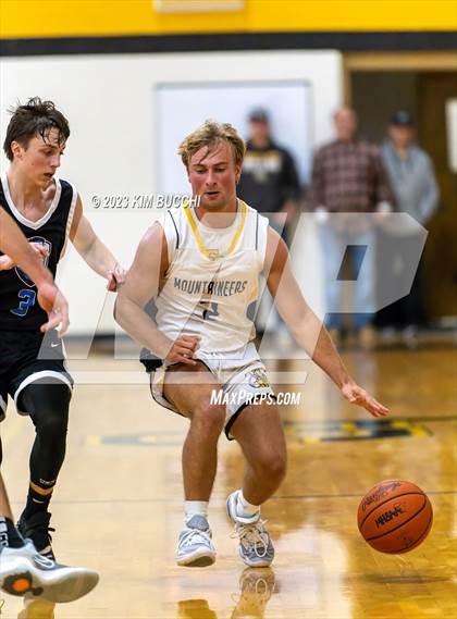 Thumbnail 3 in Genesee Christian @ Everest Collegiate photogallery.
