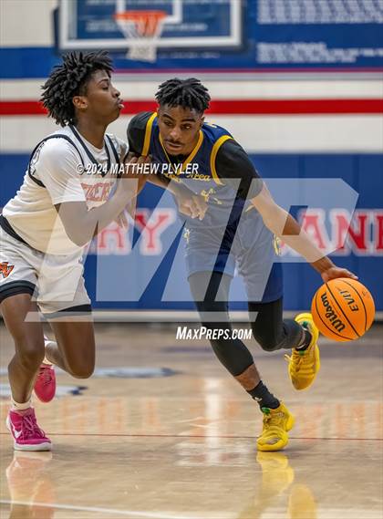 Thumbnail 2 in South View vs. New Life Christian Academy (MLK Dream Jam 2024) photogallery.