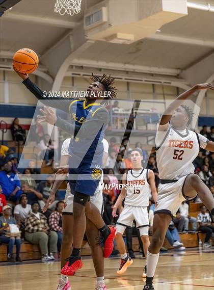 Thumbnail 2 in South View vs. New Life Christian Academy (MLK Dream Jam 2024) photogallery.