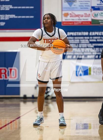 Thumbnail 1 in South View vs. New Life Christian Academy (MLK Dream Jam 2024) photogallery.