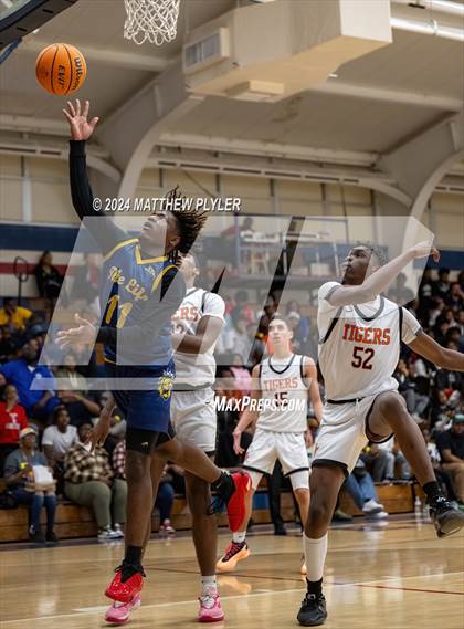 Thumbnail 3 in South View vs. New Life Christian Academy (MLK Dream Jam 2024) photogallery.