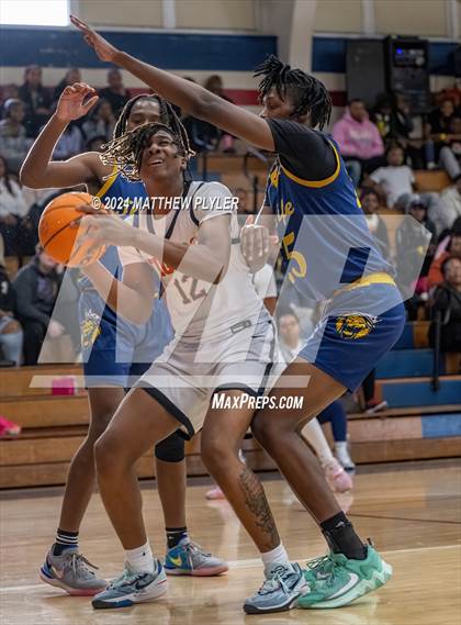 Thumbnail 2 in South View vs. New Life Christian Academy (MLK Dream Jam 2024) photogallery.