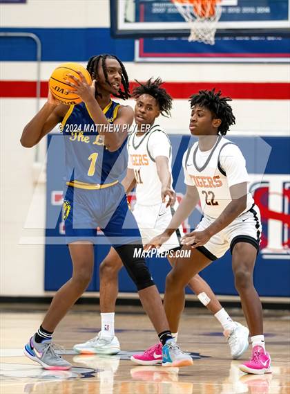 Thumbnail 1 in South View vs. New Life Christian Academy (MLK Dream Jam 2024) photogallery.