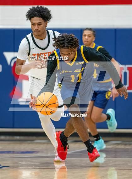 Thumbnail 1 in South View vs. New Life Christian Academy (MLK Dream Jam 2024) photogallery.
