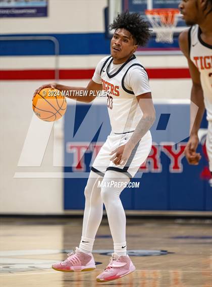 Thumbnail 3 in South View vs. New Life Christian Academy (MLK Dream Jam 2024) photogallery.