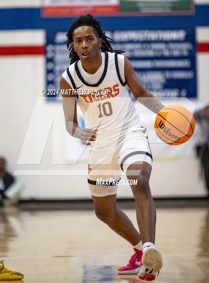Thumbnail 2 in South View vs. New Life Christian Academy (MLK Dream Jam 2024) photogallery.