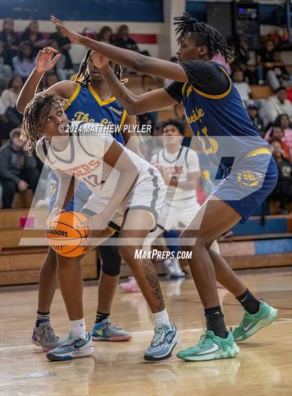Thumbnail 3 in South View vs. New Life Christian Academy (MLK Dream Jam 2024) photogallery.
