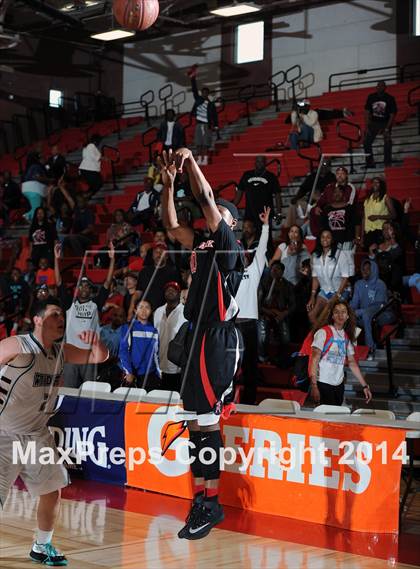 Thumbnail 3 in Renaissance Academy vs. View Park (CIF SoCal Regional D5 Final) photogallery.