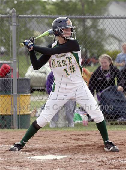Thumbnail 1 in Hamburg vs West Seneca East (Section 6 Class A Prequarterfinal) photogallery.