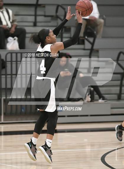 Thumbnail 3 in Bishop Montgomery vs Troy (Troy Classic) photogallery.