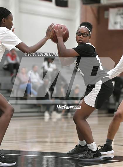 Thumbnail 3 in Bishop Montgomery vs Troy (Troy Classic) photogallery.