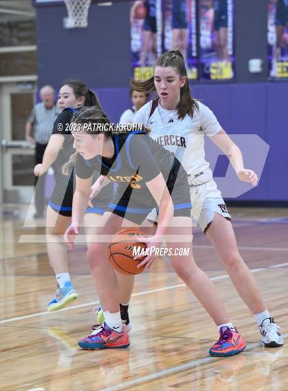 Thumbnail 2 in Hazen vs. Mercer Island photogallery.