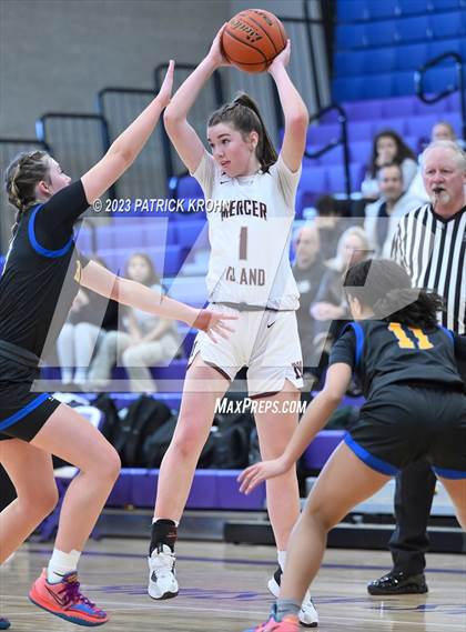 Thumbnail 1 in Hazen vs. Mercer Island photogallery.