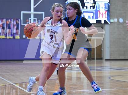 Thumbnail 1 in Hazen vs. Mercer Island photogallery.