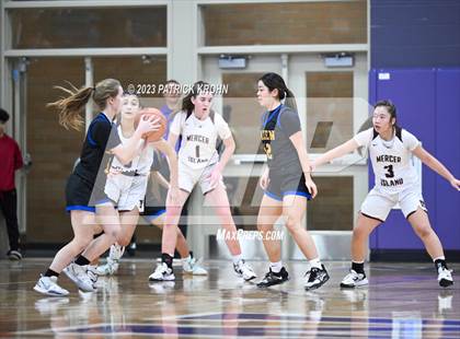 Thumbnail 2 in Hazen vs. Mercer Island photogallery.