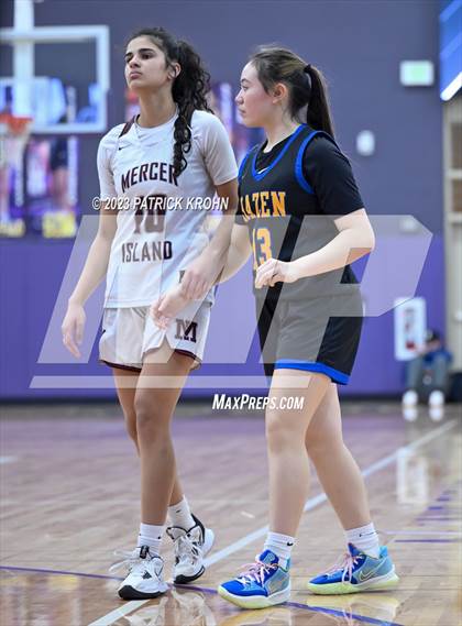 Thumbnail 1 in Hazen vs. Mercer Island photogallery.