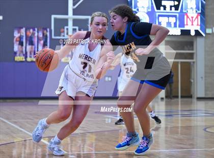 Thumbnail 3 in Hazen vs. Mercer Island photogallery.