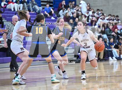 Thumbnail 1 in Hazen vs. Mercer Island photogallery.