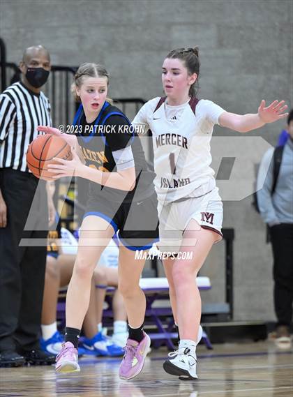 Thumbnail 1 in Hazen vs. Mercer Island photogallery.