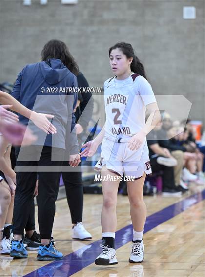 Thumbnail 2 in Hazen vs. Mercer Island photogallery.