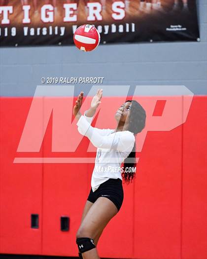 Thumbnail 2 in Alief Hastings vs. Fort Bend Travis photogallery.
