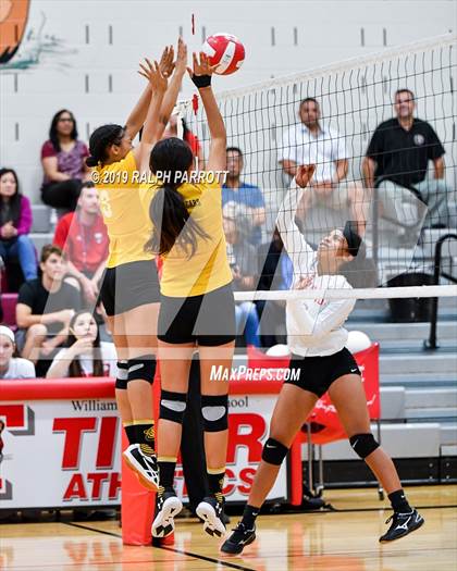 Thumbnail 2 in Alief Hastings vs. Fort Bend Travis photogallery.