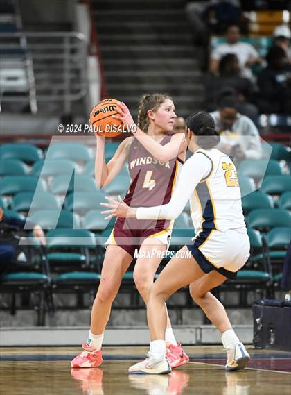 Thumbnail 1 in Windsor vs. Northfield (CHSAA 5A Great 8) photogallery.