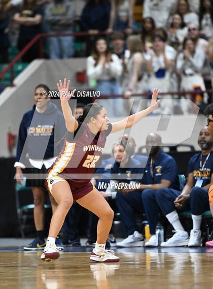 Thumbnail 2 in Windsor vs. Northfield (CHSAA 5A Great 8) photogallery.