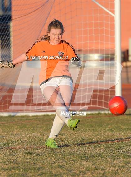 Thumbnail 2 in Red Mountain vs Maricopa (AIA 6A Round 1 Playoff) photogallery.
