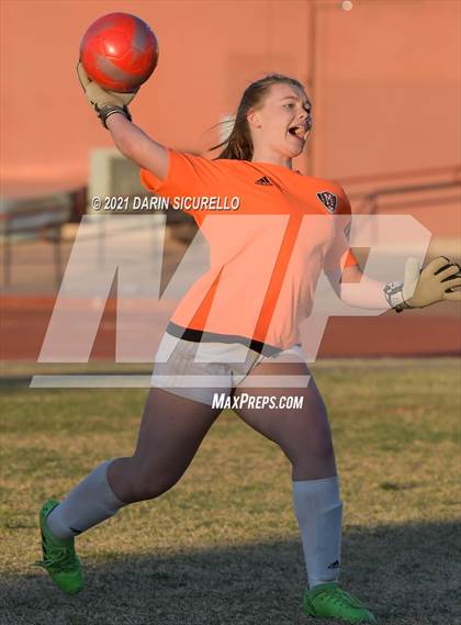 Thumbnail 2 in Red Mountain vs Maricopa (AIA 6A Round 1 Playoff) photogallery.