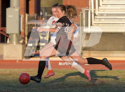 Thumbnail 1 in Red Mountain vs Maricopa (AIA 6A Round 1 Playoff) photogallery.