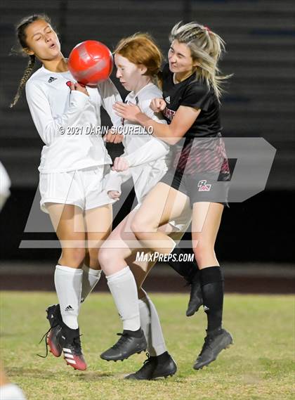Thumbnail 2 in Red Mountain vs Maricopa (AIA 6A Round 1 Playoff) photogallery.
