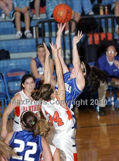 Thumbnail 1 in Pana vs. Bismarck-Henning (Kessler's Sports - Riverton Shootout) photogallery.