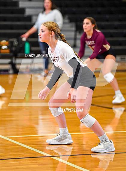 Thumbnail 3 in College Station vs Magnolia West photogallery.