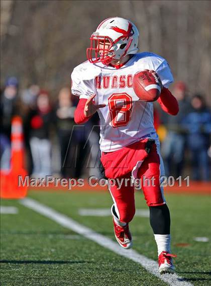 Thumbnail 2 in Clinton vs Hudson (MIAA Division III Central Final) photogallery.