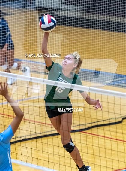 Thumbnail 3 in Harlan vs Reagan [Ronald] (NEISD Volleyball Tournament) photogallery.
