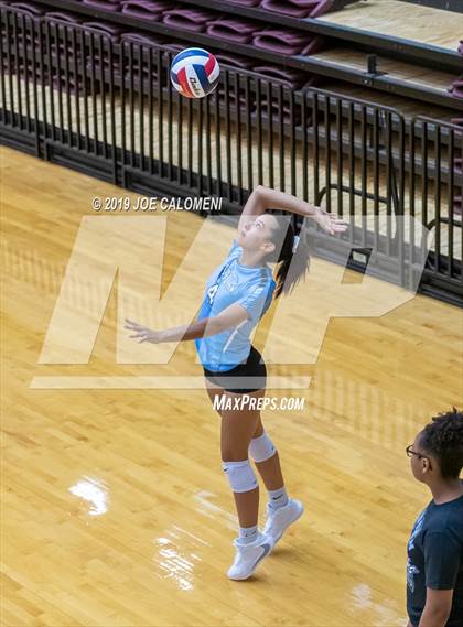 Thumbnail 3 in Harlan vs Reagan [Ronald] (NEISD Volleyball Tournament) photogallery.