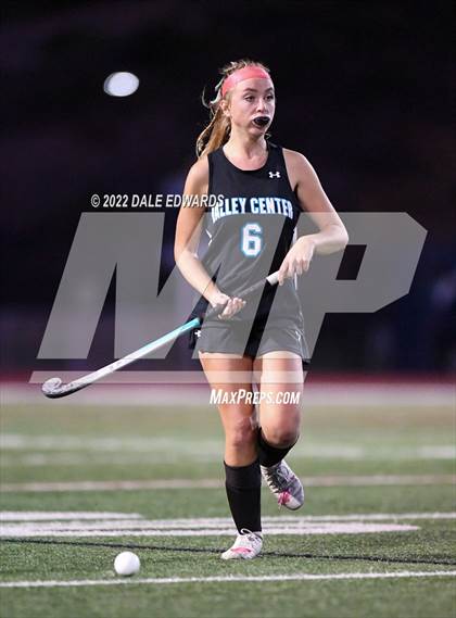 Thumbnail 2 in Fallbrook vs. Valley Center (CIF SDS D1 Final) photogallery.