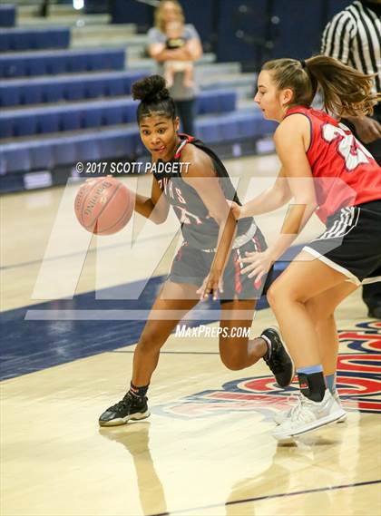 Thumbnail 1 in Great Oak vs Rancho Verde (Scrimmage) photogallery.
