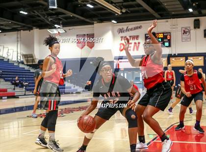 Thumbnail 3 in Great Oak vs Rancho Verde (Scrimmage) photogallery.